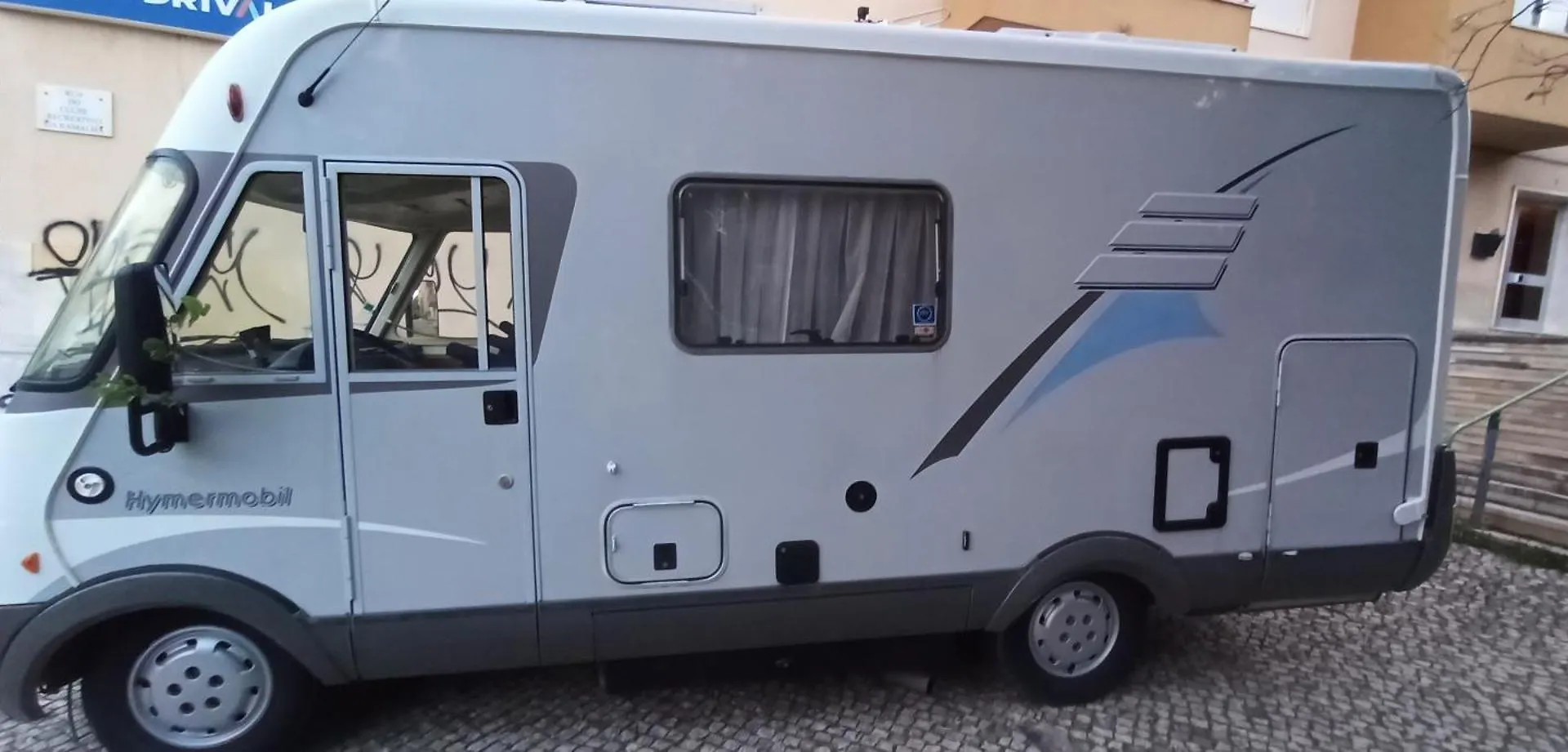 Hymer Campervan Lisbon Luxury tent